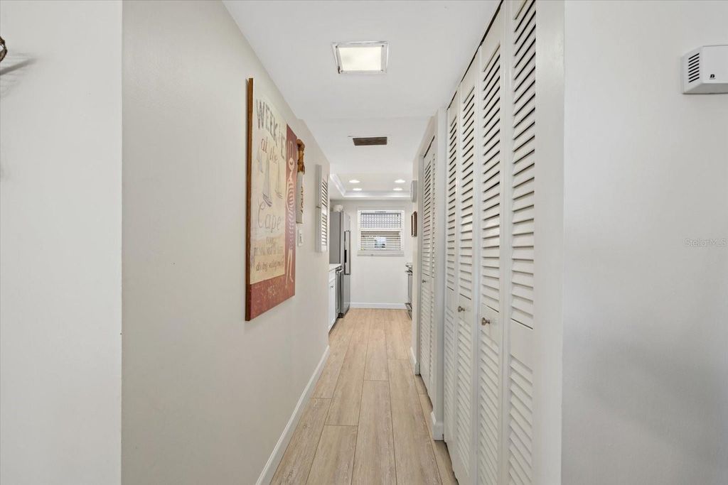 Image 11 of property listing at 3240 GULF OF MEXICO DRIVE B402, Longboat Key, FL 34228