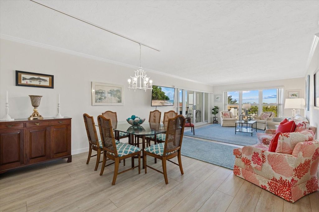 Image 13 of property listing at 3240 GULF OF MEXICO DRIVE B402, Longboat Key, FL 34228