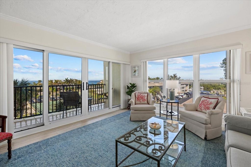 Image 15 of property listing at 3240 GULF OF MEXICO DRIVE B402, Longboat Key, FL 34228