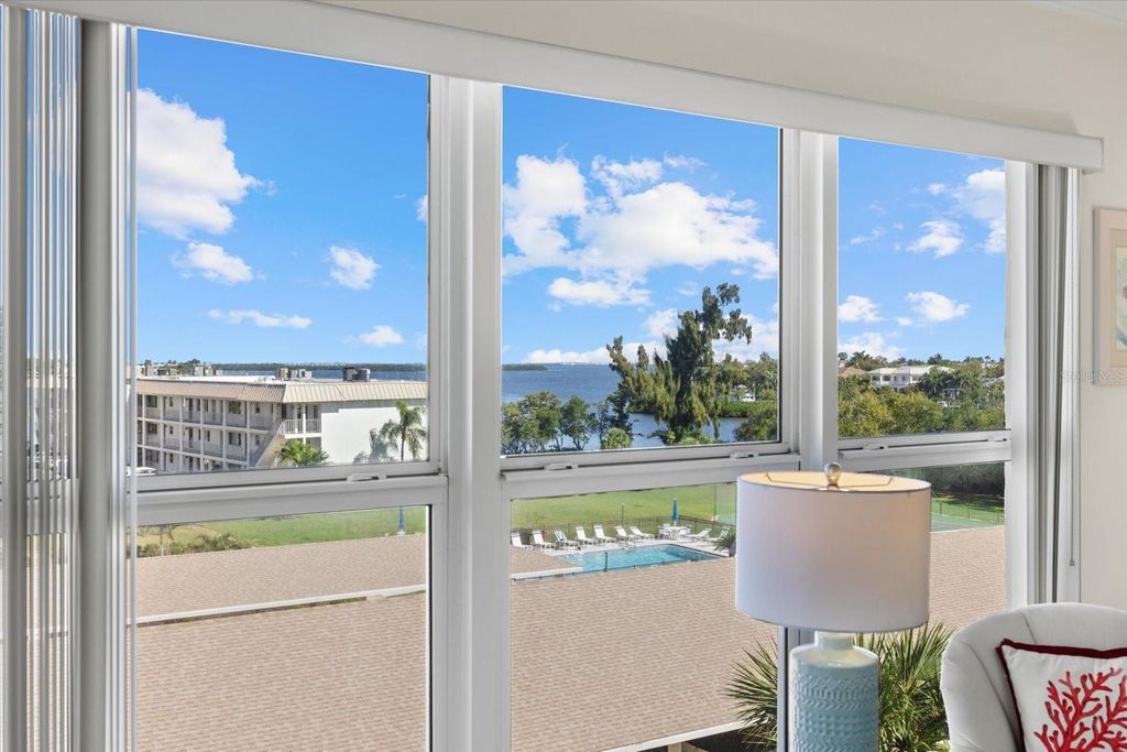 Image 16 of property listing at 3240 GULF OF MEXICO DRIVE B402, Longboat Key, FL 34228