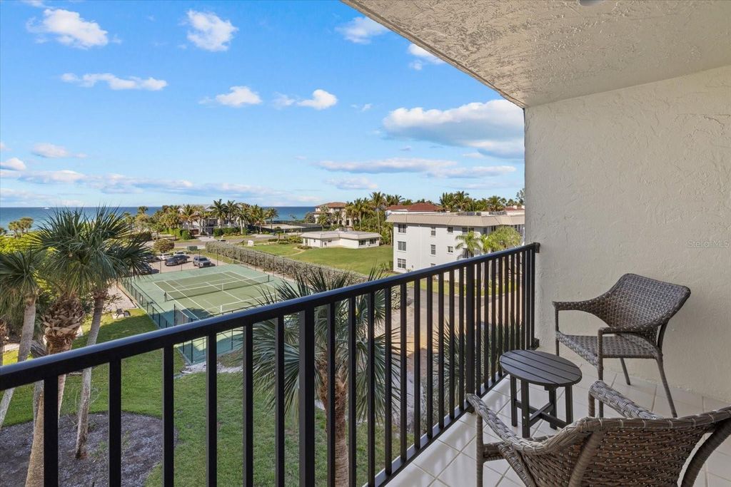 Image 19 of property listing at 3240 GULF OF MEXICO DRIVE B402, Longboat Key, FL 34228