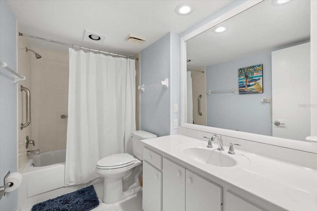 Image 25 of property listing at 3240 GULF OF MEXICO DRIVE B402, Longboat Key, FL 34228