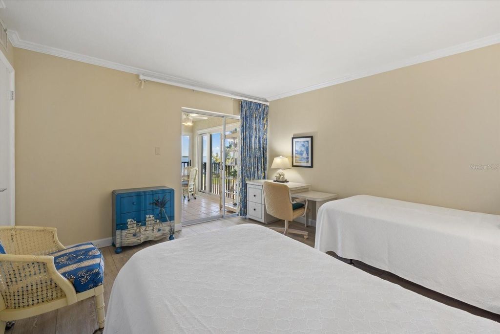 Image 27 of property listing at 3240 GULF OF MEXICO DRIVE B402, Longboat Key, FL 34228