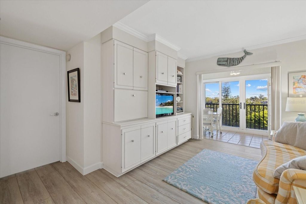 Image 30 of property listing at 3240 GULF OF MEXICO DRIVE B402, Longboat Key, FL 34228