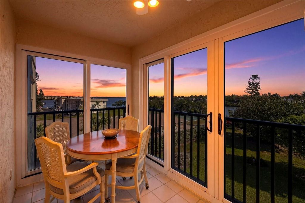 Image 4 of property listing at 3240 GULF OF MEXICO DRIVE B402, Longboat Key, FL 34228