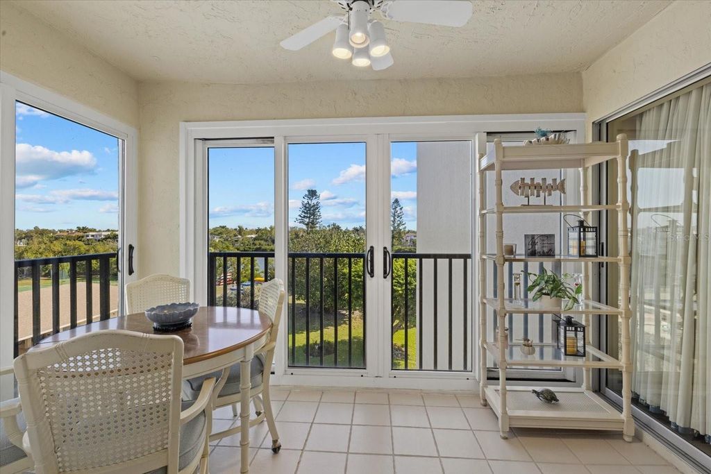 Image 32 of property listing at 3240 GULF OF MEXICO DRIVE B402, Longboat Key, FL 34228