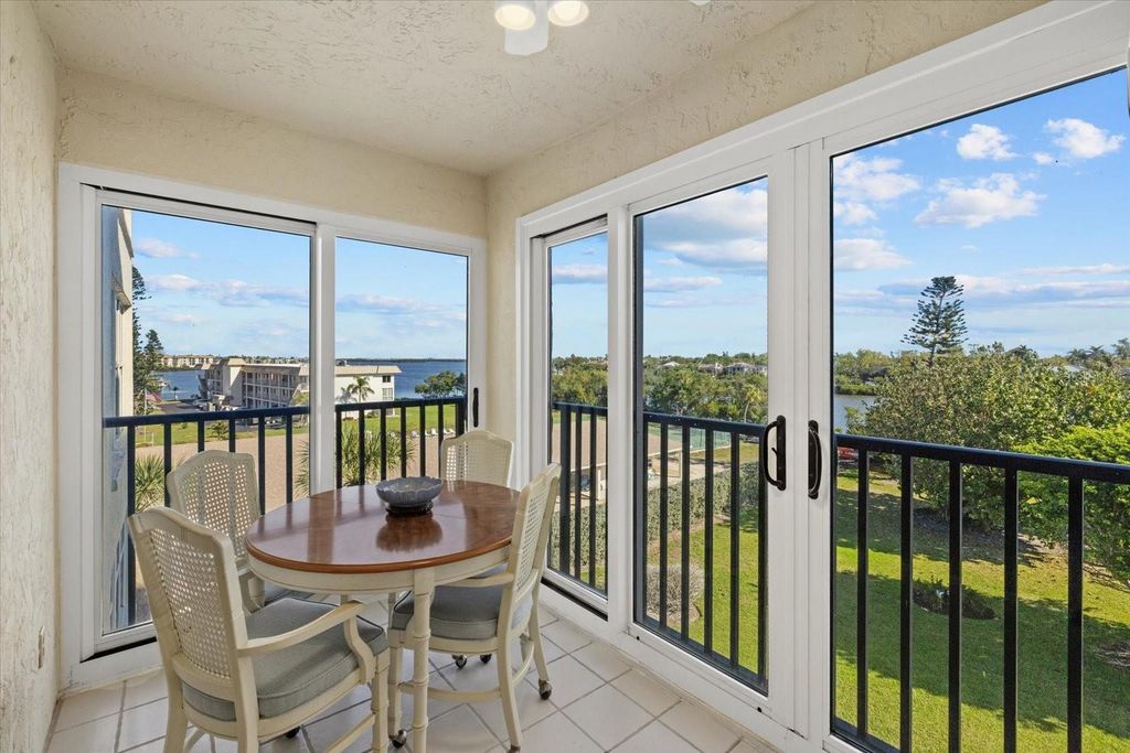 Image 33 of property listing at 3240 GULF OF MEXICO DRIVE B402, Longboat Key, FL 34228