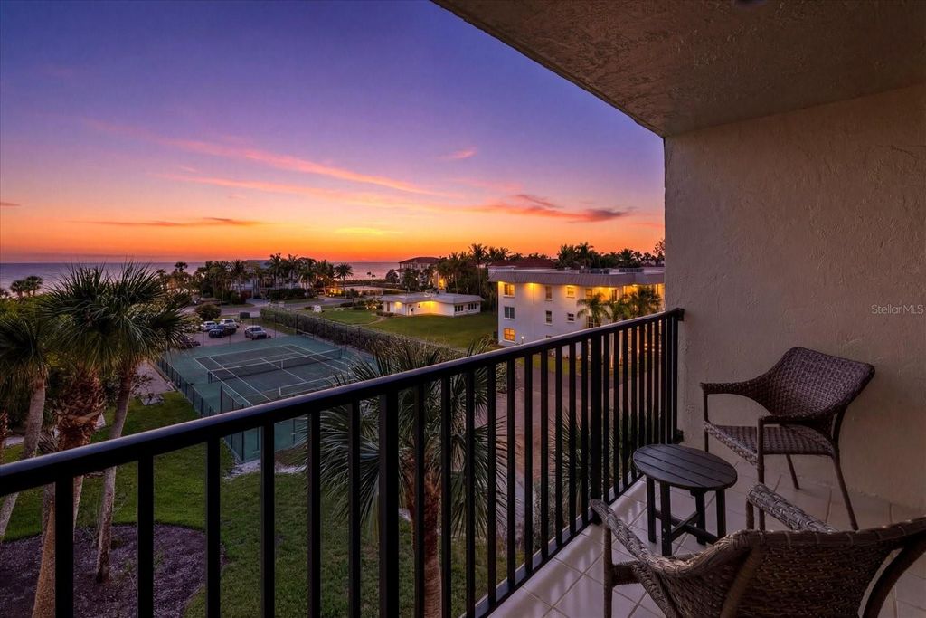 Image 5 of property listing at 3240 GULF OF MEXICO DRIVE B402, Longboat Key, FL 34228