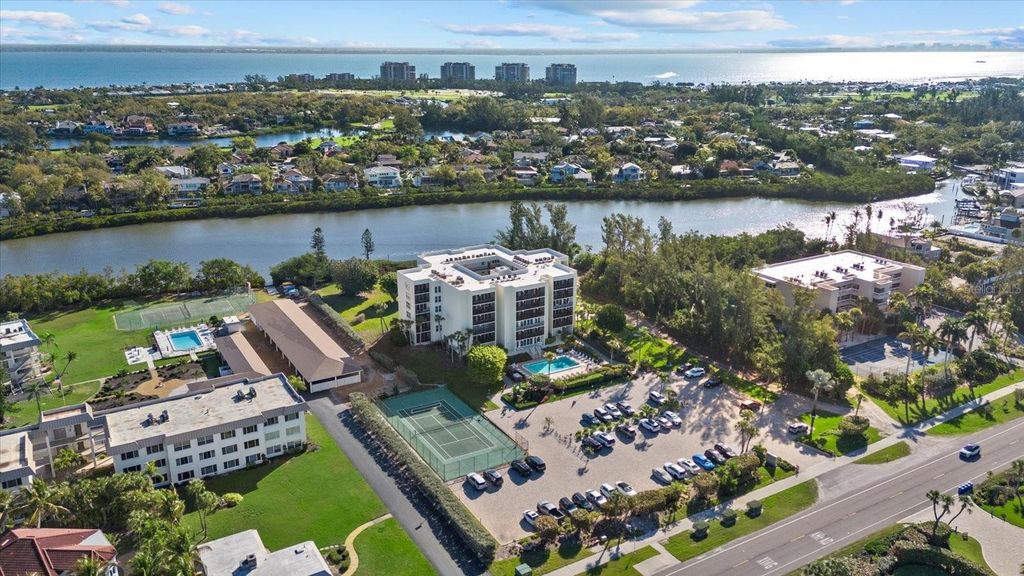Image 46 of property listing at 3240 GULF OF MEXICO DRIVE B402, Longboat Key, FL 34228