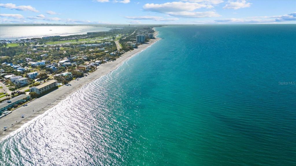 Image 47 of property listing at 3240 GULF OF MEXICO DRIVE B402, Longboat Key, FL 34228