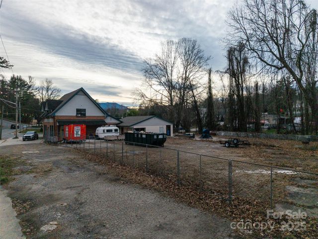 595 N Main Street, Waynesville, NC 28786