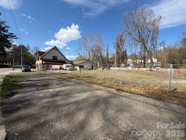 595 N Main Street, Waynesville, NC 28786