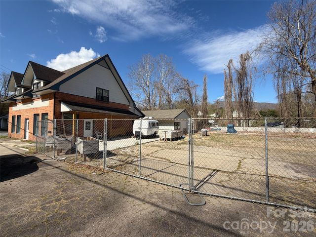 595 N Main Street, Waynesville, NC 28786