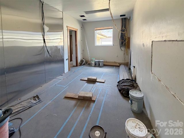 595 N Main Street, Waynesville, NC 28786