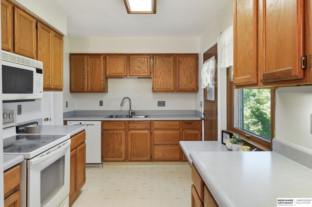 1304 Englewood Drive, Bellevue, NE 68005