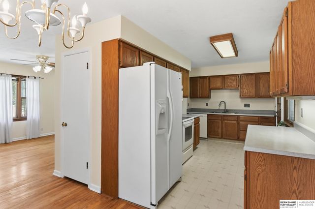 1304 Englewood Drive, Bellevue, NE 68005