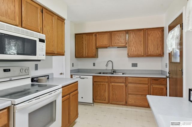 1304 Englewood Drive, Bellevue, NE 68005