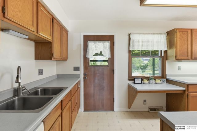 1304 Englewood Drive, Bellevue, NE 68005