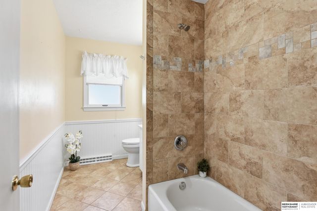 1304 Englewood Drive, Bellevue, NE 68005