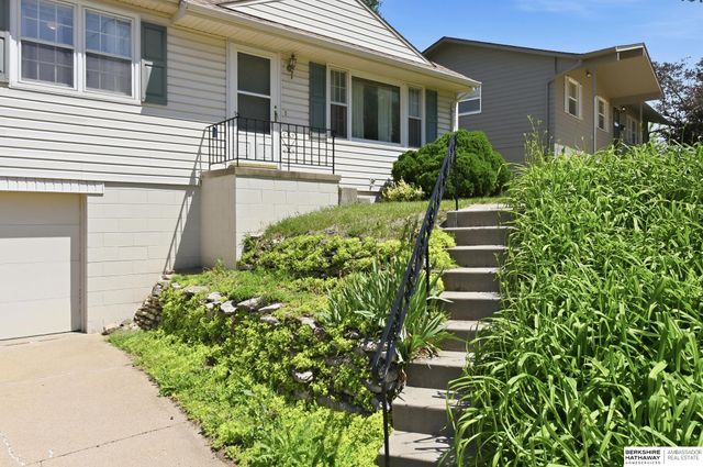 1304 Englewood Drive, Bellevue, NE 68005