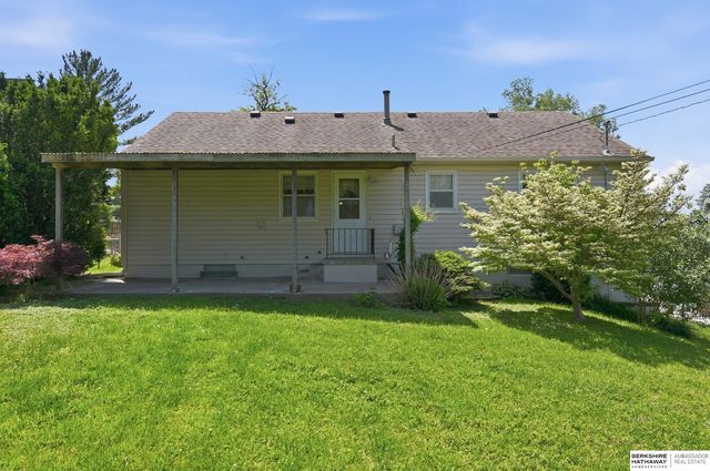 1304 Englewood Drive, Bellevue, NE 68005