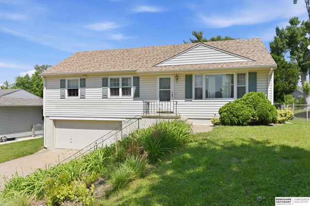 1304 Englewood Drive, Bellevue, NE 68005