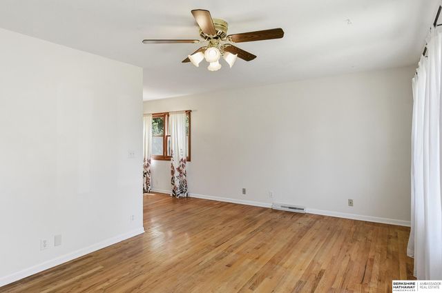 1304 Englewood Drive, Bellevue, NE 68005