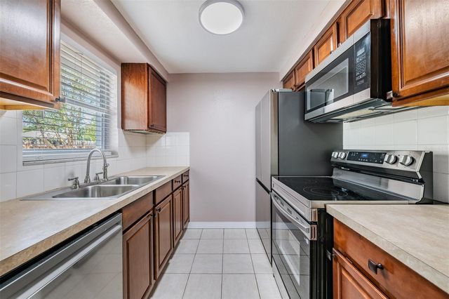 6421 81ST AVENUE N, Pinellas Park, FL 33781