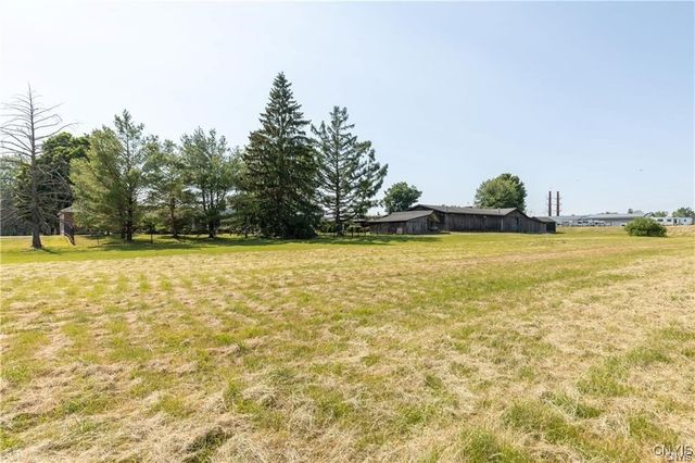 8662 Brewerton Road, Cicero, NY 13039