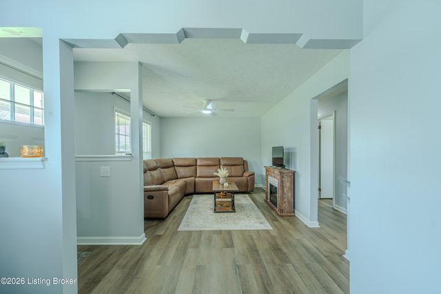 416 Rogers Ave, Louisville, KY 40229