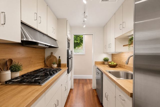 350 Tappan St 1, Brookline, MA 02445