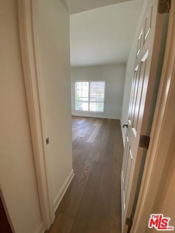 125 S Elm Drive 201, Beverly Hills, CA 90212