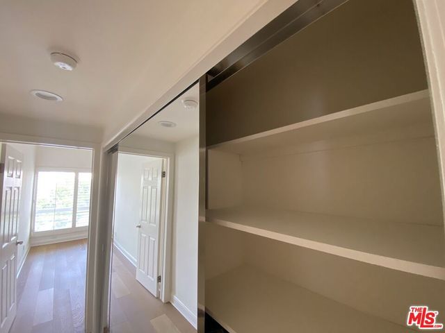 125 S Elm Drive 201, Beverly Hills, CA 90212