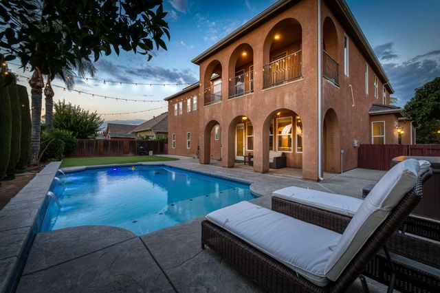 1802 N Kaweah Avenue, Clovis, CA 93619