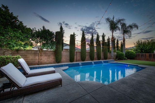 1802 N Kaweah Avenue, Clovis, CA 93619