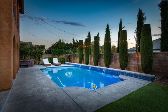 1802 N Kaweah Avenue, Clovis, CA 93619