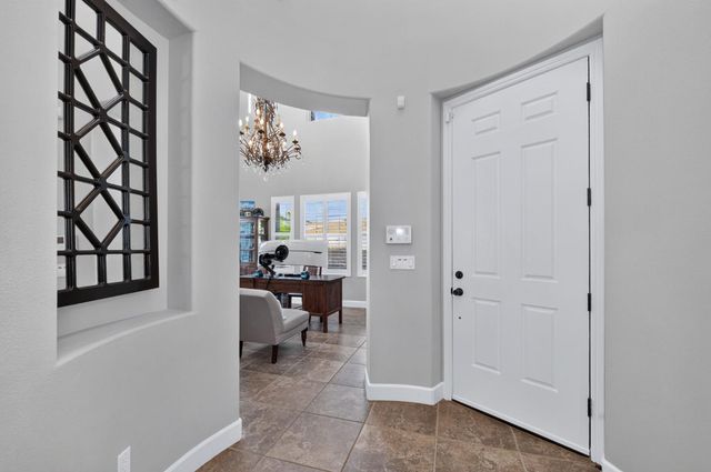 1802 N Kaweah Avenue, Clovis, CA 93619