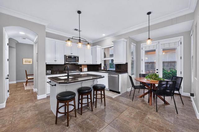 1802 N Kaweah Avenue, Clovis, CA 93619