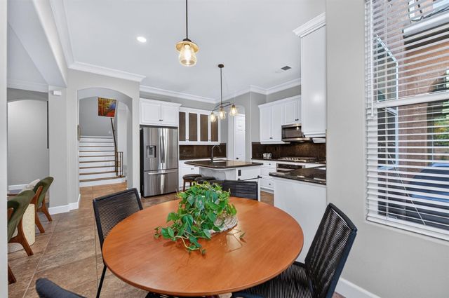 1802 N Kaweah Avenue, Clovis, CA 93619