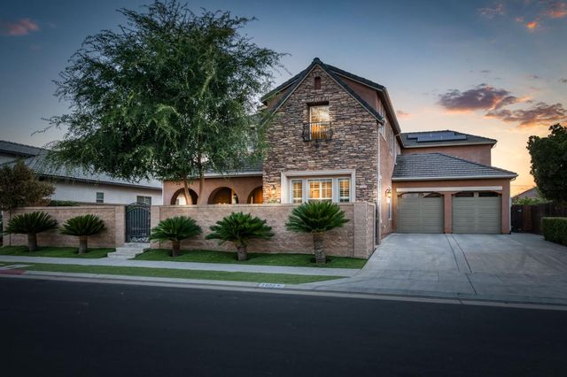 1802 N Kaweah Avenue, Clovis, CA 93619
