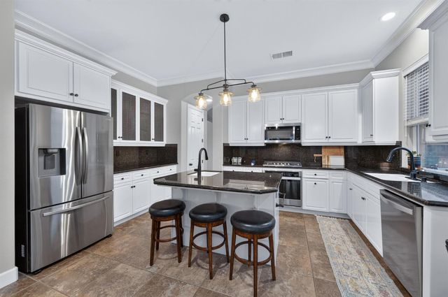 1802 N Kaweah Avenue, Clovis, CA 93619