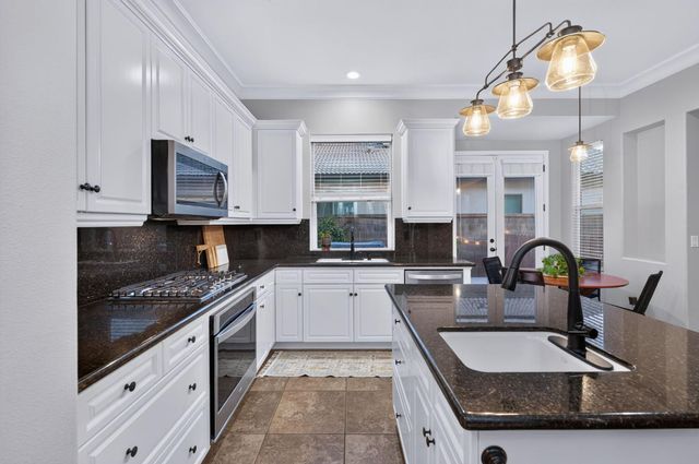 1802 N Kaweah Avenue, Clovis, CA 93619