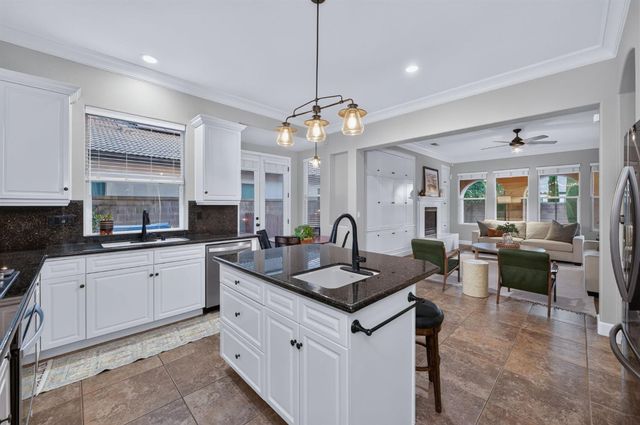 1802 N Kaweah Avenue, Clovis, CA 93619