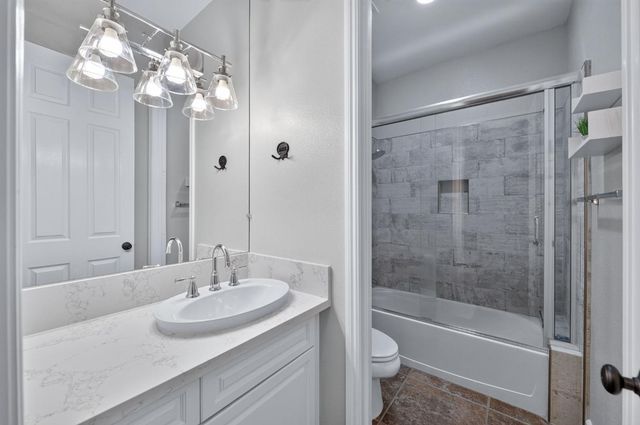 1802 N Kaweah Avenue, Clovis, CA 93619