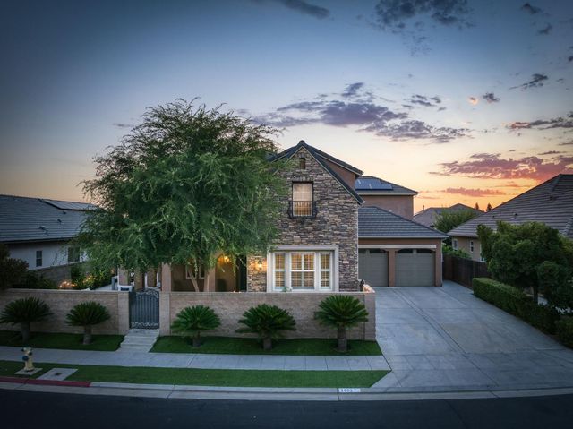 1802 N Kaweah Avenue, Clovis, CA 93619