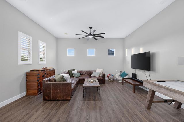 1802 N Kaweah Avenue, Clovis, CA 93619