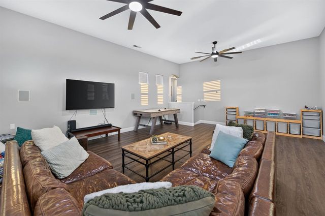 1802 N Kaweah Avenue, Clovis, CA 93619