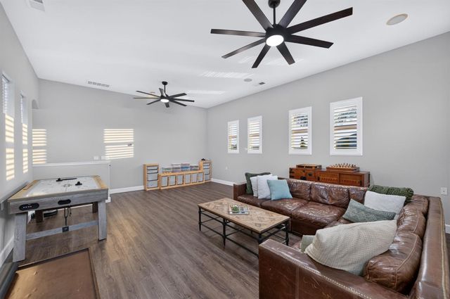 1802 N Kaweah Avenue, Clovis, CA 93619
