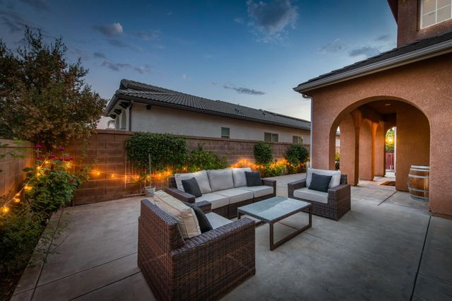 1802 N Kaweah Avenue, Clovis, CA 93619