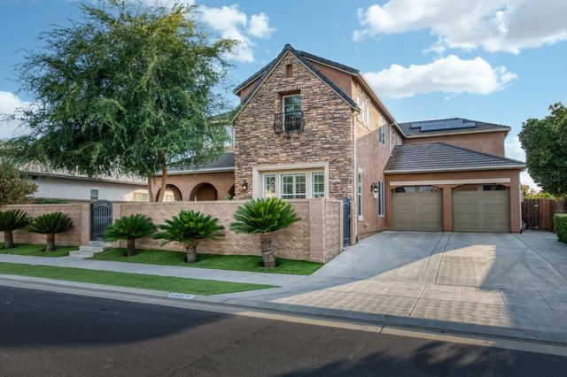 1802 N Kaweah Avenue, Clovis, CA 93619